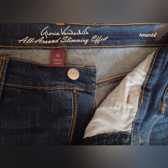 A Gloria Vanderbilt Amanda Capri Denim Jeans - Picture 4 of 5